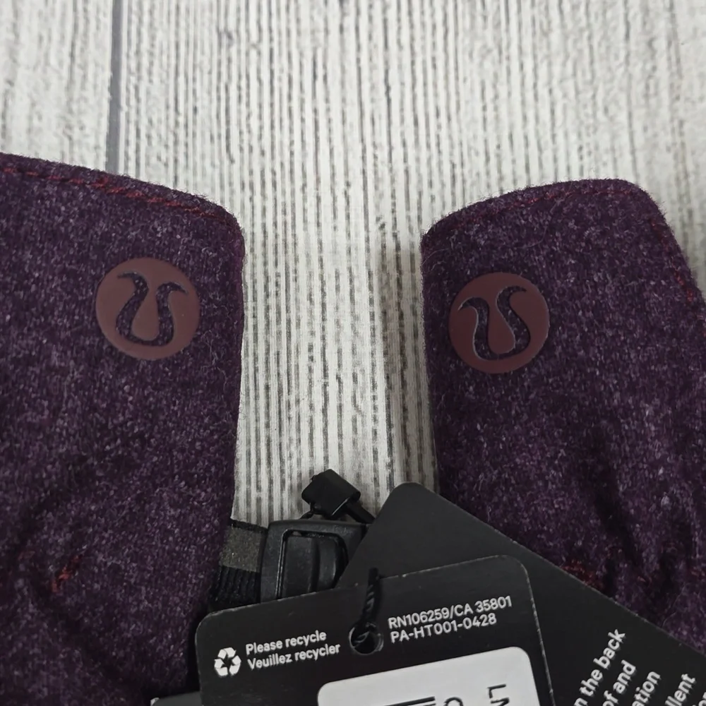 NWT Lululemon Lululemon City Keeper Gloves Primaloft S/M - Picture 5 of 8